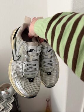 Nike Women’s v2k Run Sneakers